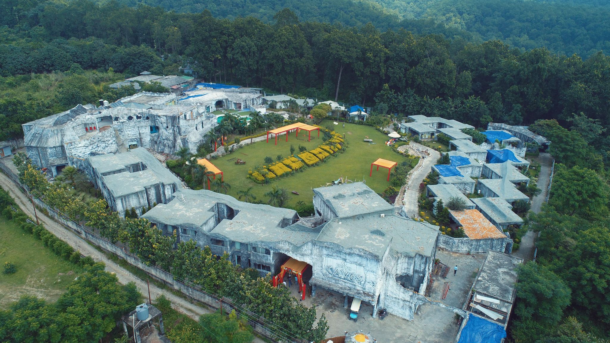 undefined BRYS CAVES, The Jungle Resort