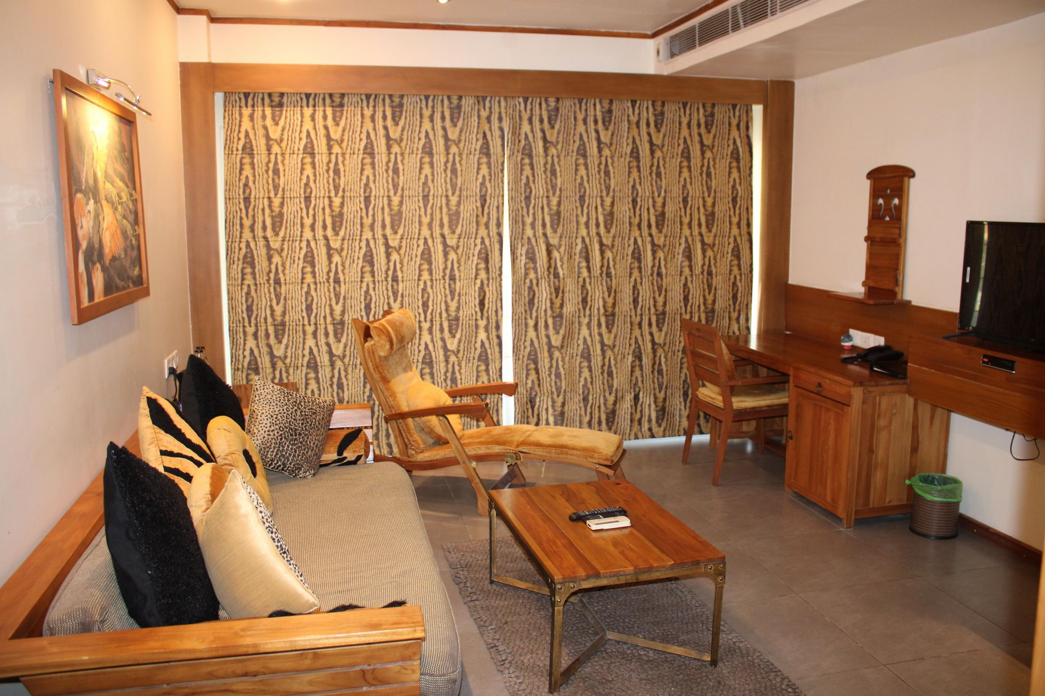 Queen Cave with jacuzzi