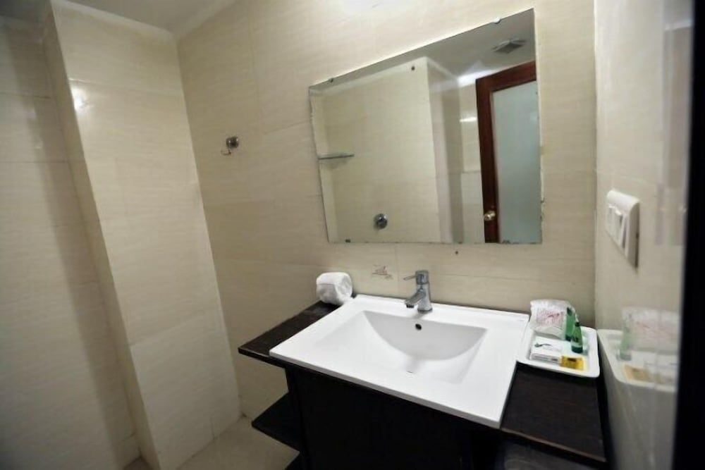 Hotel Eqbal Inn Deluxe Room 4