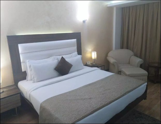 Hotel Eqbal Inn Deluxe Room 3