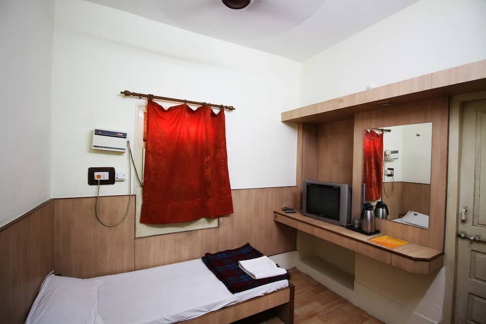 Hotel Meera Economy Double Room 7