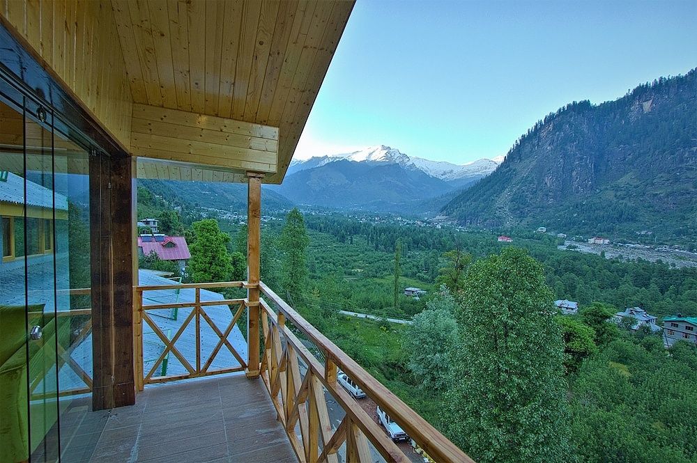 Vyas Vatika - Wooden exotic Resort (Jogni Waterfall & Rohtang pass Views)