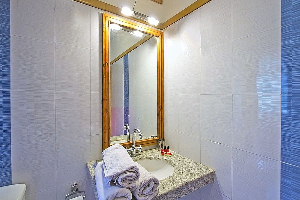 Vyas Vatika - Wooden exotic Resort (Jogni Waterfall & Rohtang pass Views)