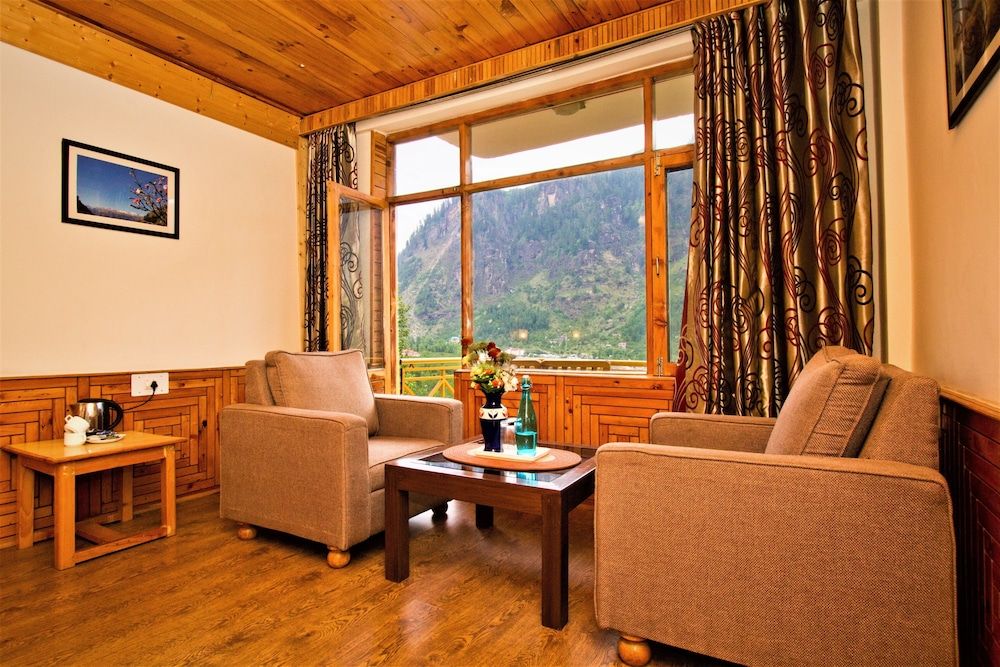Vyas Vatika - Wooden exotic Resort (Jogni Waterfall & Rohtang pass Views)