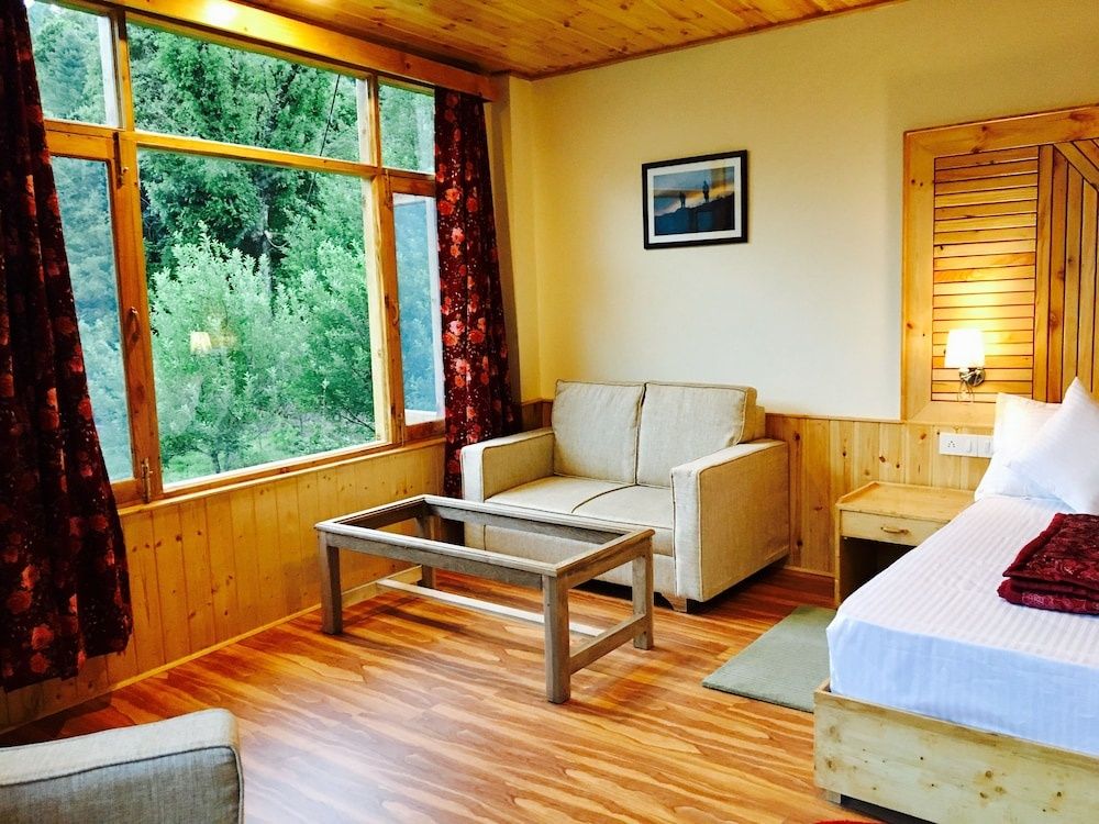 Vyas Vatika - Wooden exotic Resort (Jogni Waterfall & Rohtang pass Views)