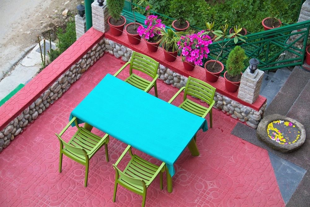 Vyas Vatika - Wooden exotic Resort (Jogni Waterfall & Rohtang pass Views)
