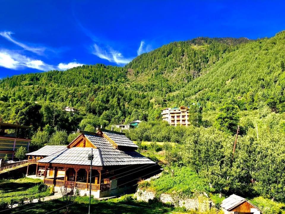 Vyas Vatika - Wooden exotic Resort (Jogni Waterfall & Rohtang pass Views)