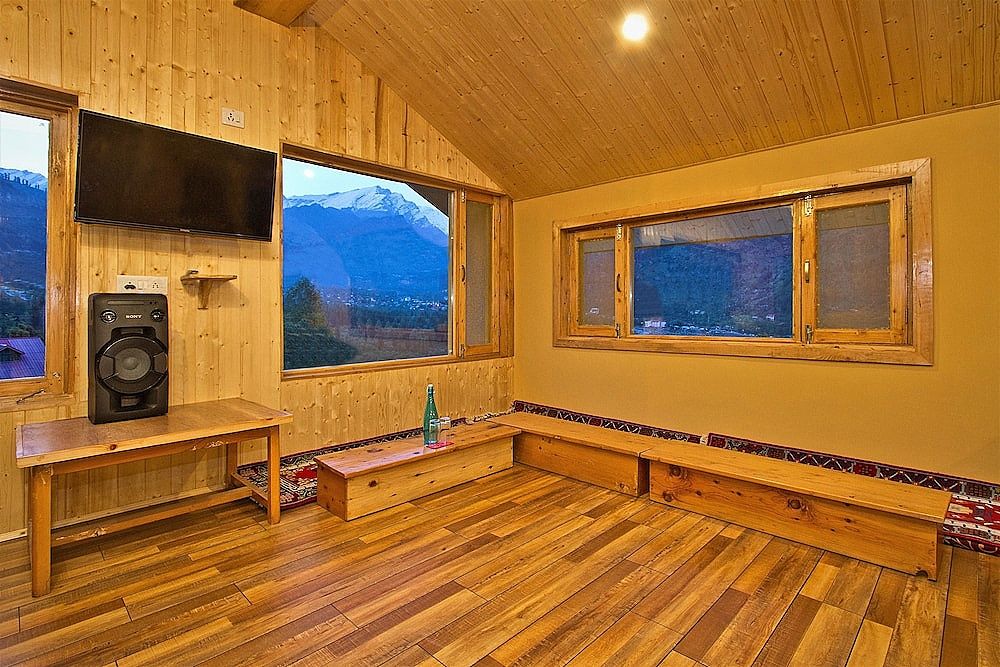 Vyas Vatika - Wooden exotic Resort (Jogni Waterfall & Rohtang pass Views)