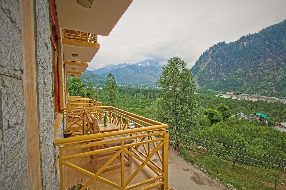 Vyas Vatika - Wooden exotic Resort (Jogni Waterfall & Rohtang pass Views)