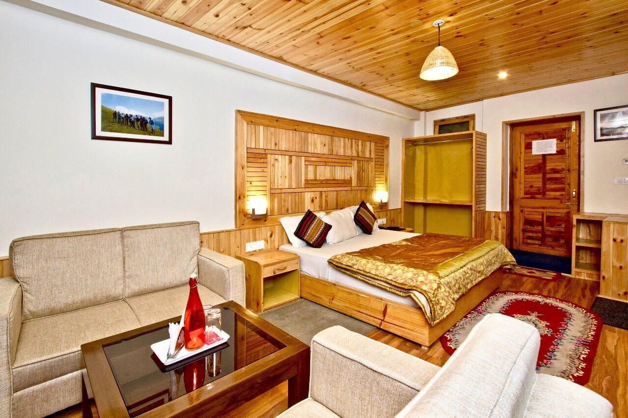 Family Tripple Room (With Private Balcony Rohtang Pass, Jogni Waterfall and valley View)
