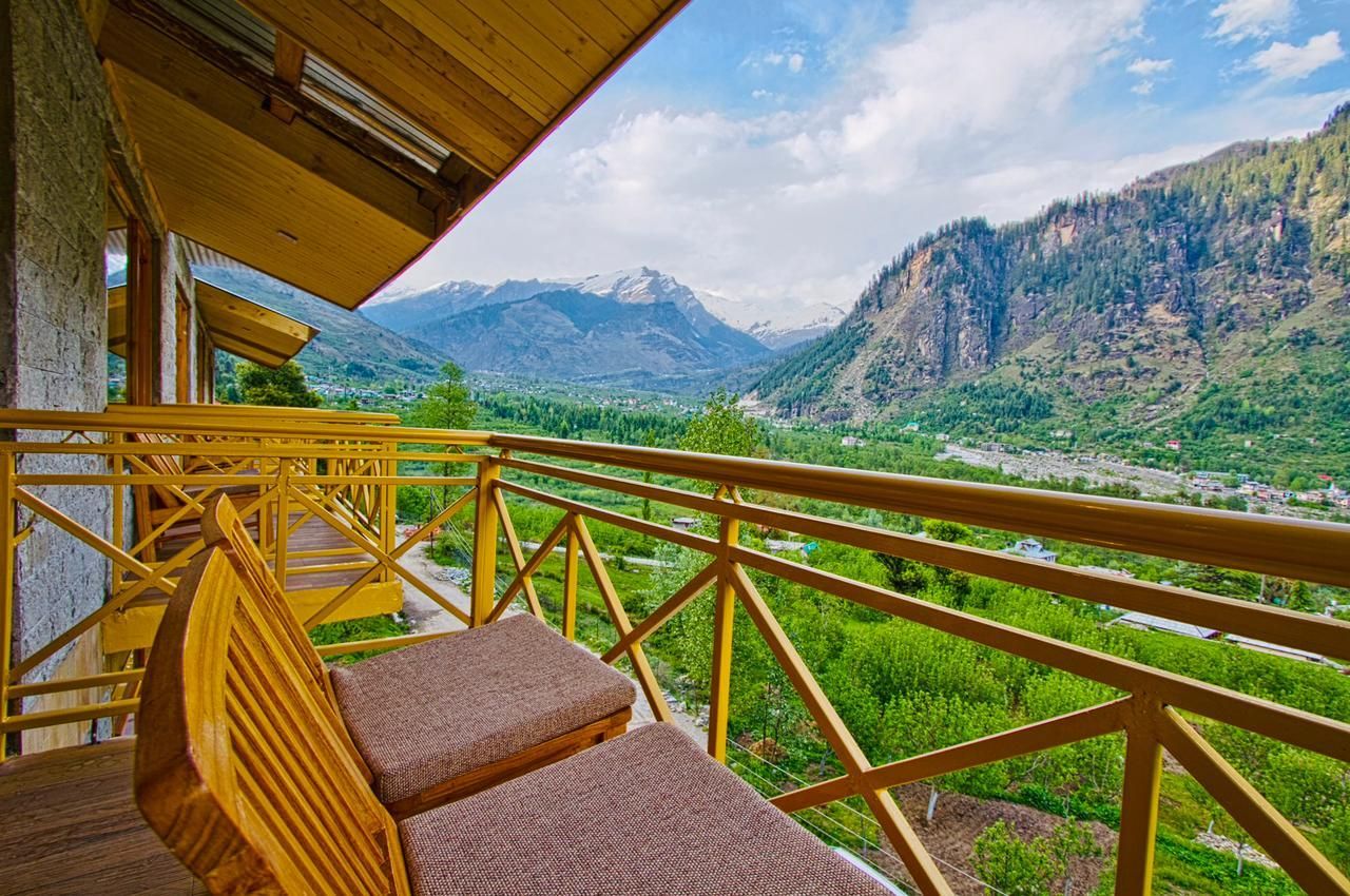 Vyas Vatika - Wooden exotic Resort (Jogni Waterfall & Rohtang pass Views)
