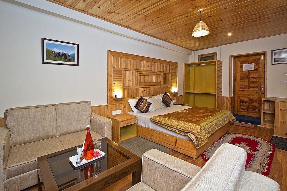 Vyas Vatika - Wooden exotic Resort (Jogni Waterfall & Rohtang pass Views)