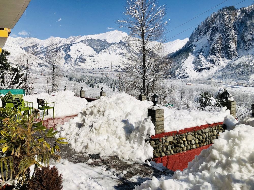 Vyas Vatika - Wooden exotic Resort (Jogni Waterfall & Rohtang pass Views)