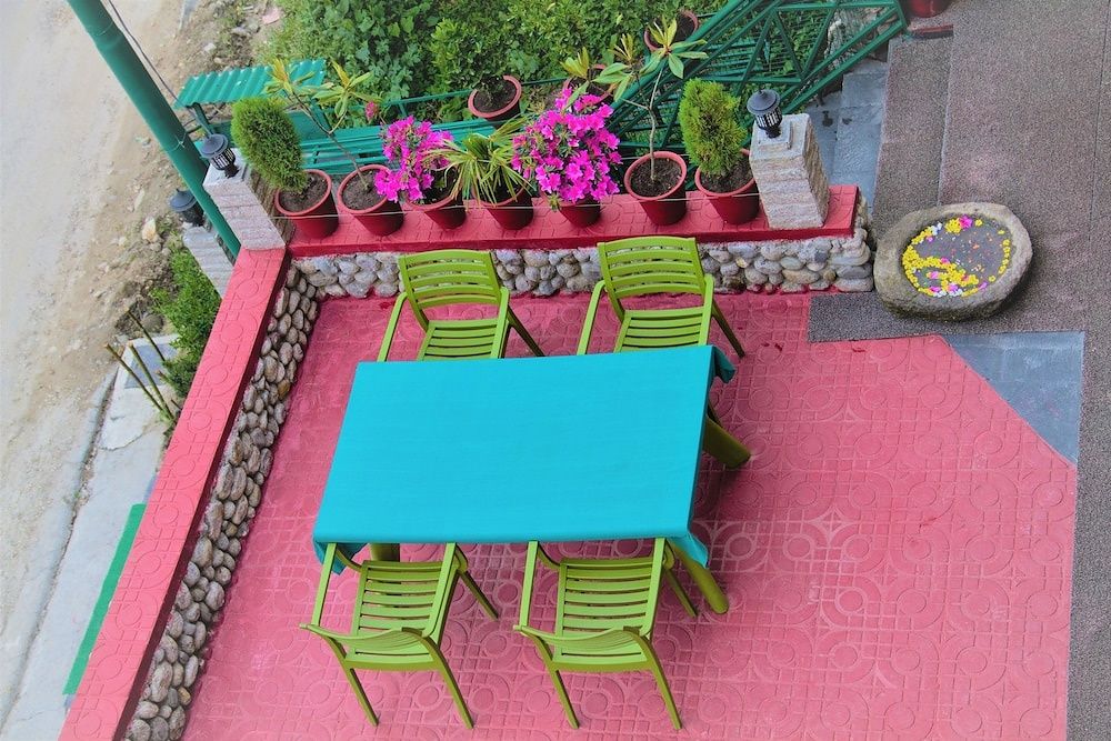 Vyas Vatika - Wooden exotic Resort (Jogni Waterfall & Rohtang pass Views)