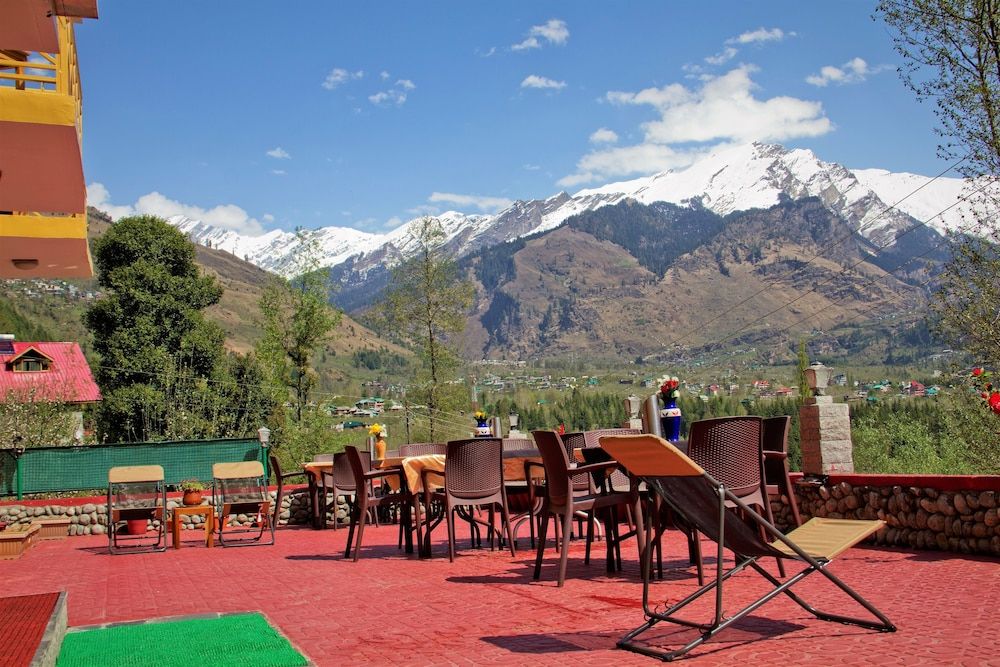 Vyas Vatika - Wooden exotic Resort (Jogni Waterfall & Rohtang pass Views)