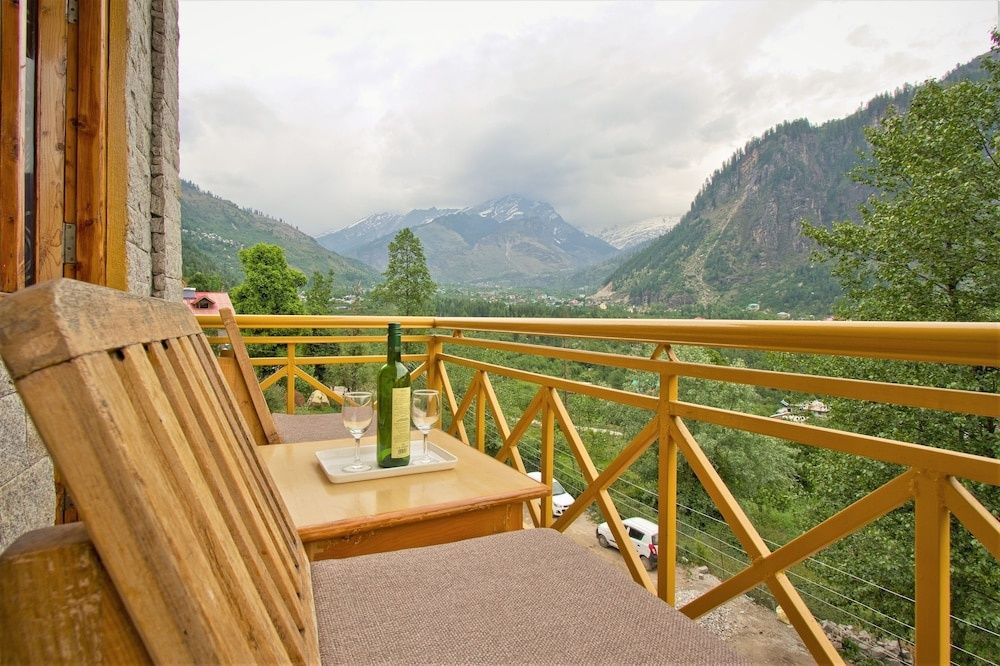 Vyas Vatika - Wooden exotic Resort (Jogni Waterfall & Rohtang pass Views)