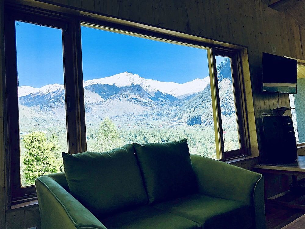 Vyas Vatika - Wooden exotic Resort (Jogni Waterfall & Rohtang pass Views)