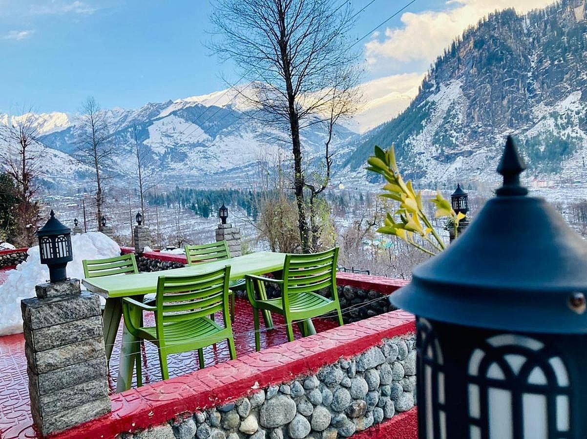 Vyas Vatika - Wooden exotic Resort (Jogni Waterfall & Rohtang pass Views)