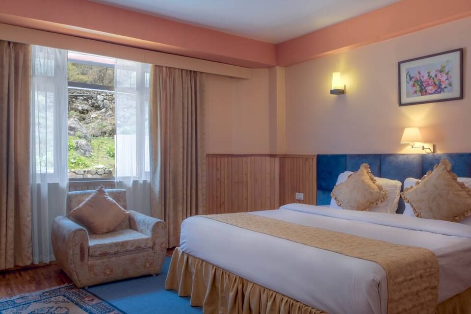 Yarlam Resort Deluxe Room 3