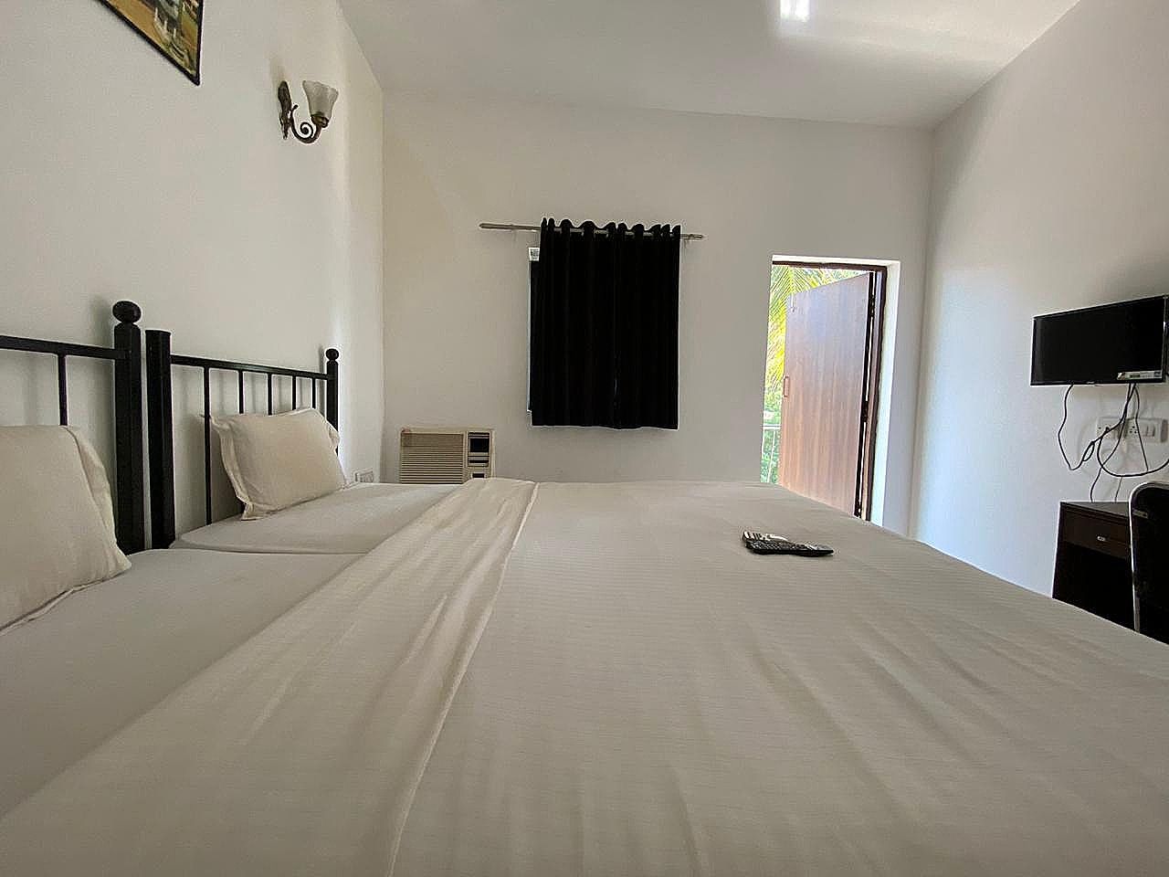 Hotel Linda by Dia Hotels Deluxe Room 7