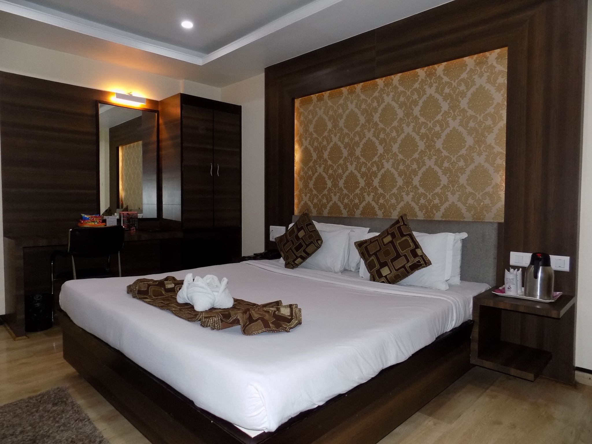 Hotel Simran (Raipur Junction) Superior Room 4