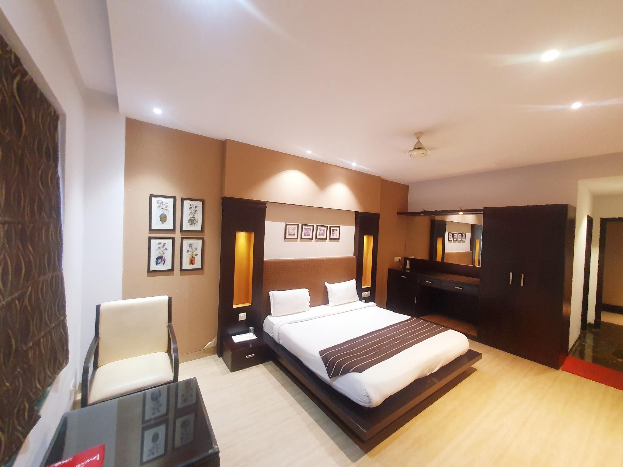 Crown Executive Room