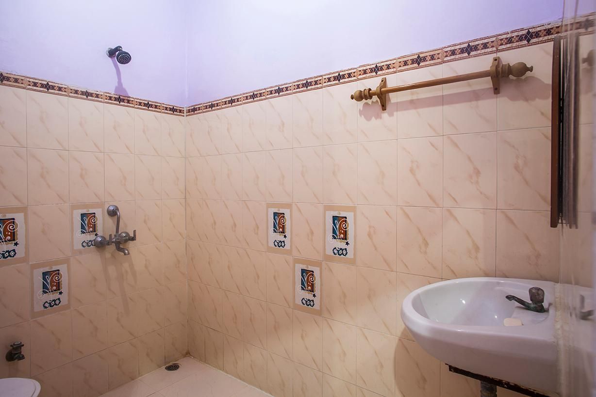 Hotel Goverdhan Deluxe Room with AC 11