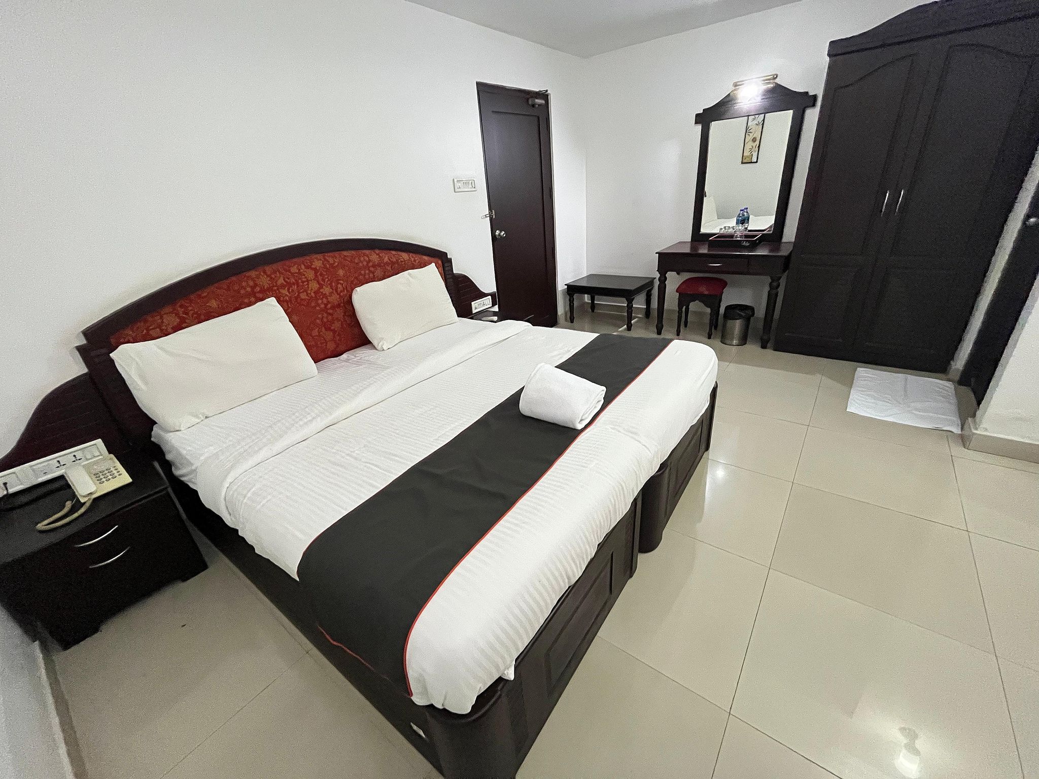 Hotel Gee Bee Palace Standard Room Queen Bed Non AC