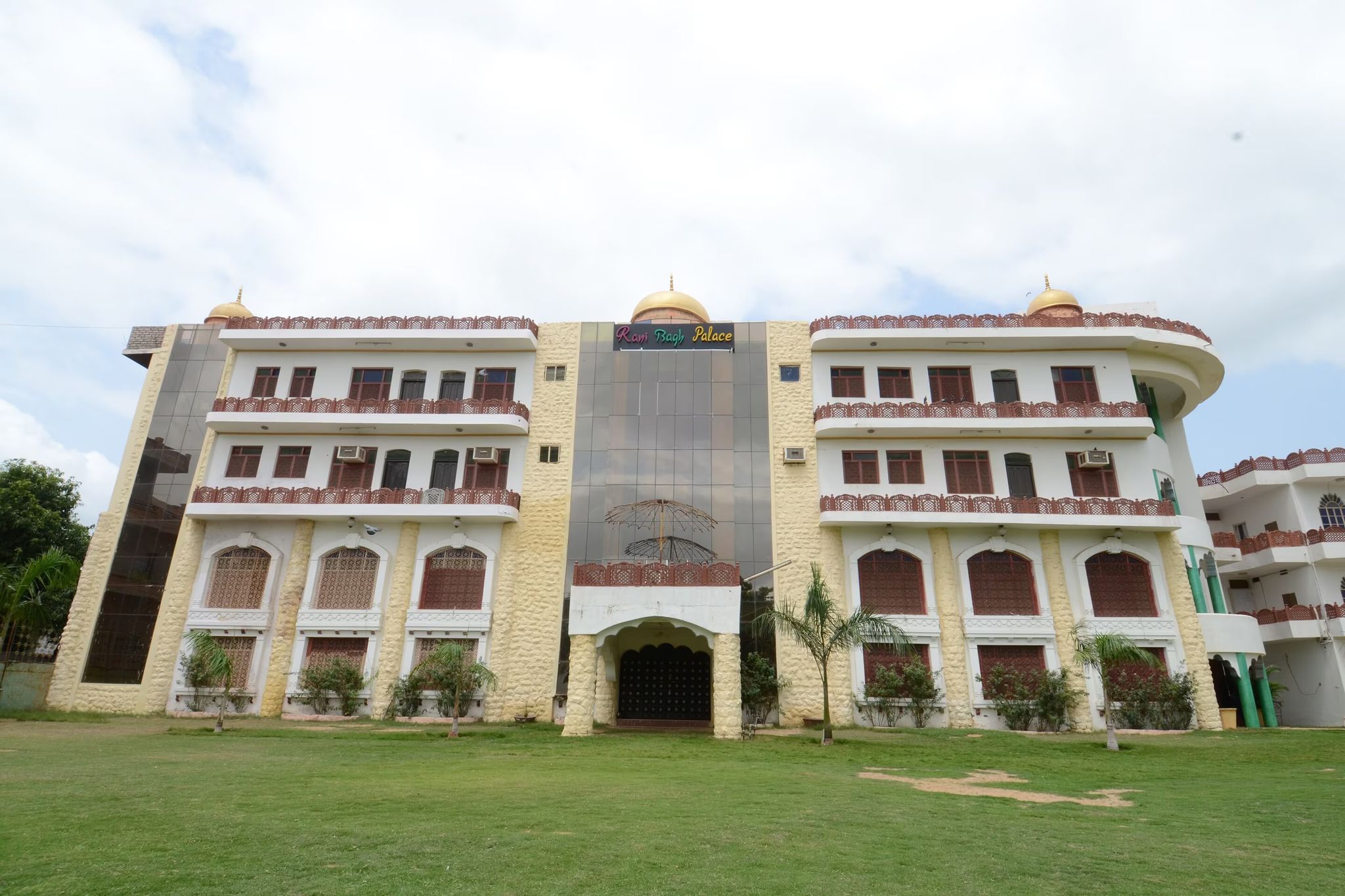 undefined Hotel O Ranibagh Palace