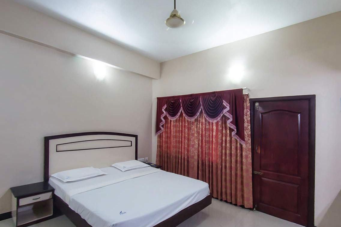 undefined Vel's Court 5