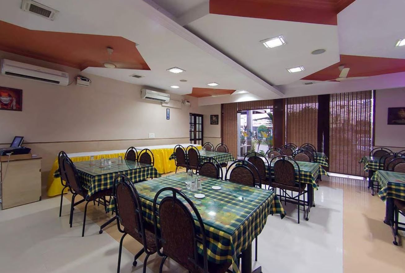 undefined Vel's Court 4