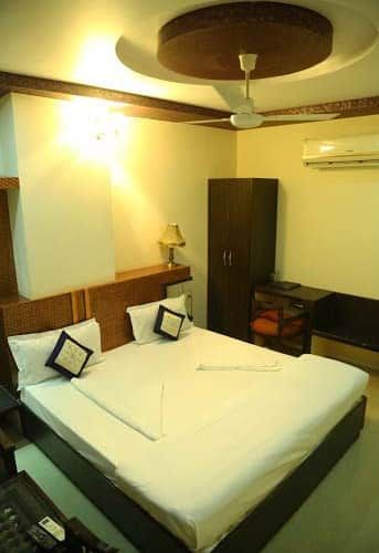 Hotel Monarch Deluxe Room 2