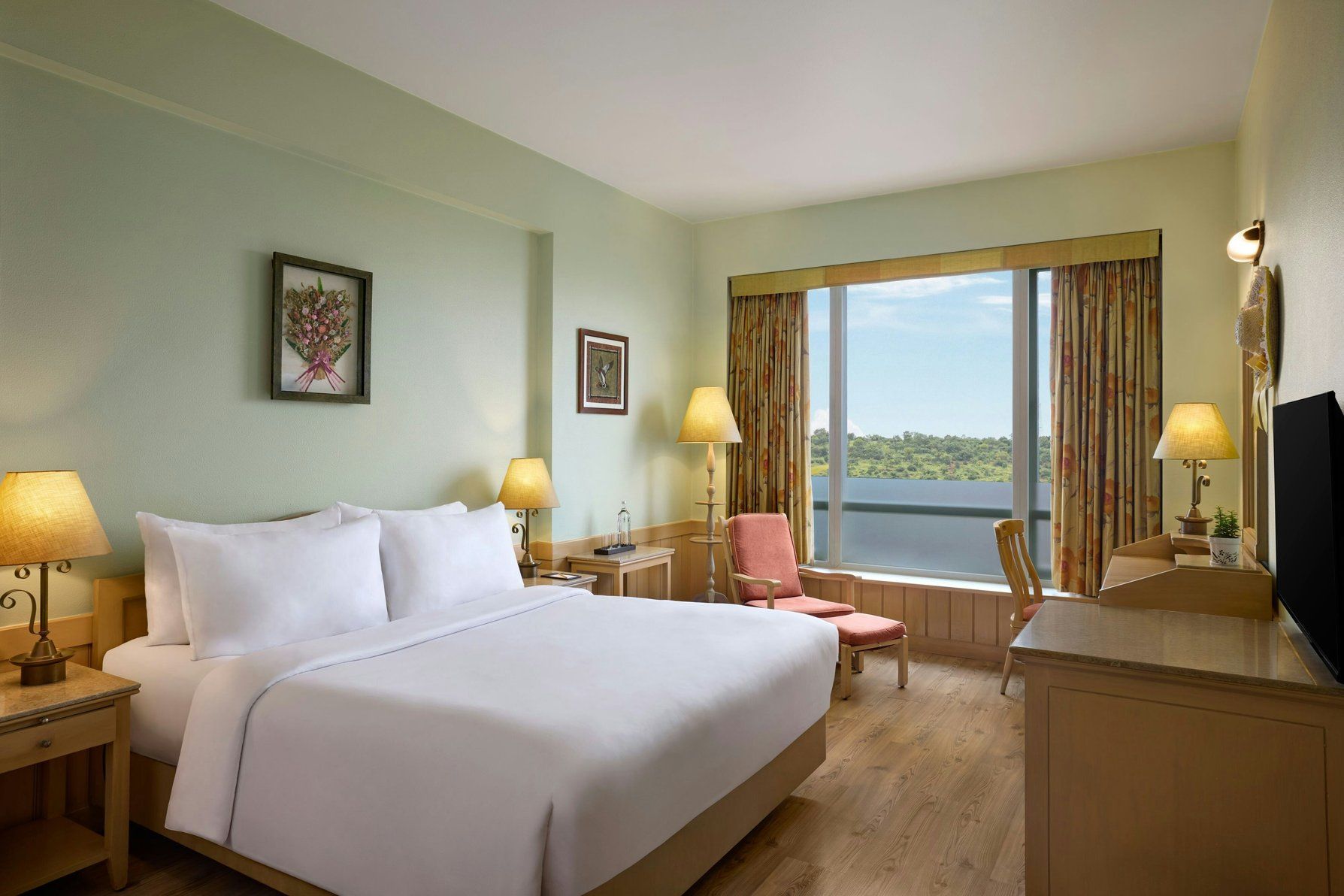 Winter Green, Guest room, 1 King, City view