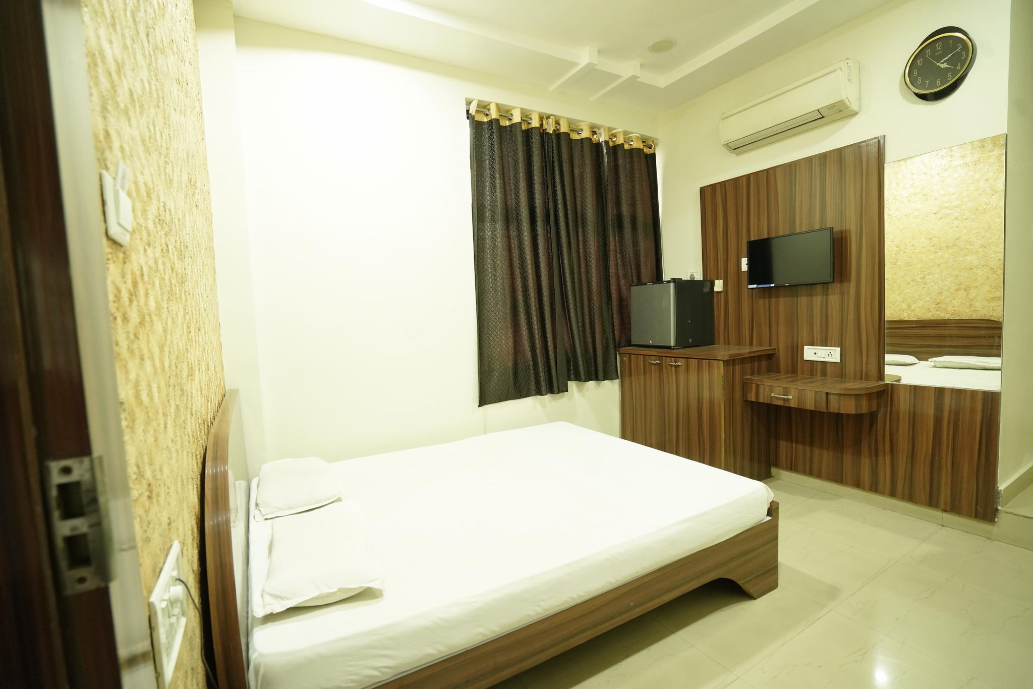 Deluxe AC Room