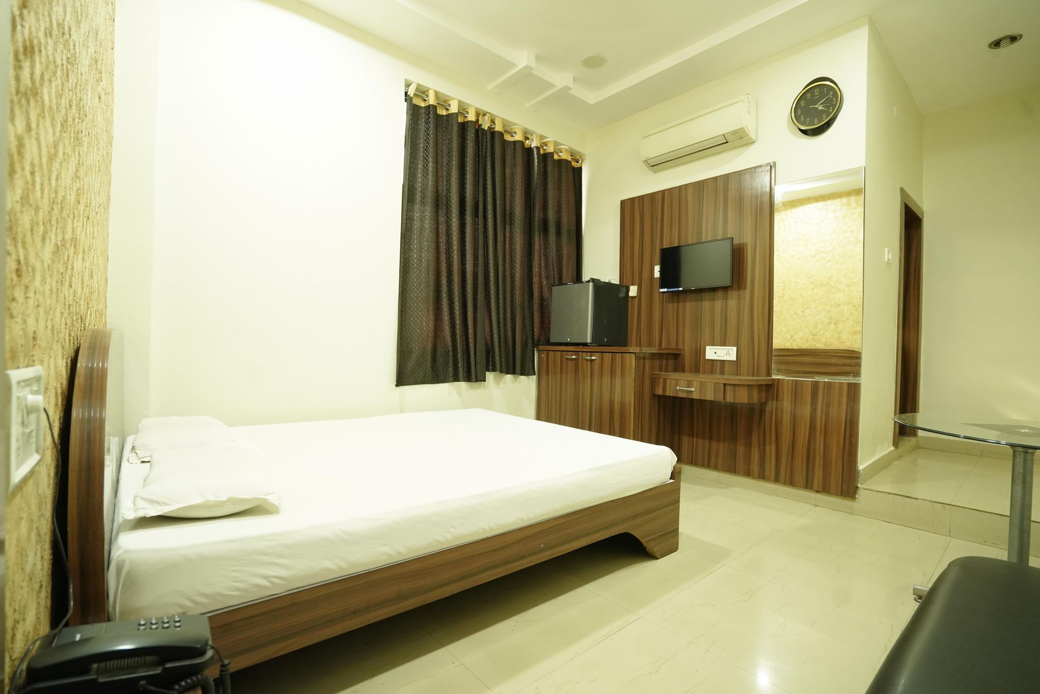Deluxe AC Room