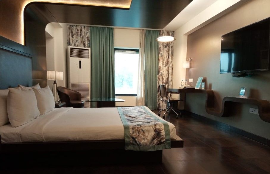 Knight Room - Two-way transfer and 15% discount on food and beverage