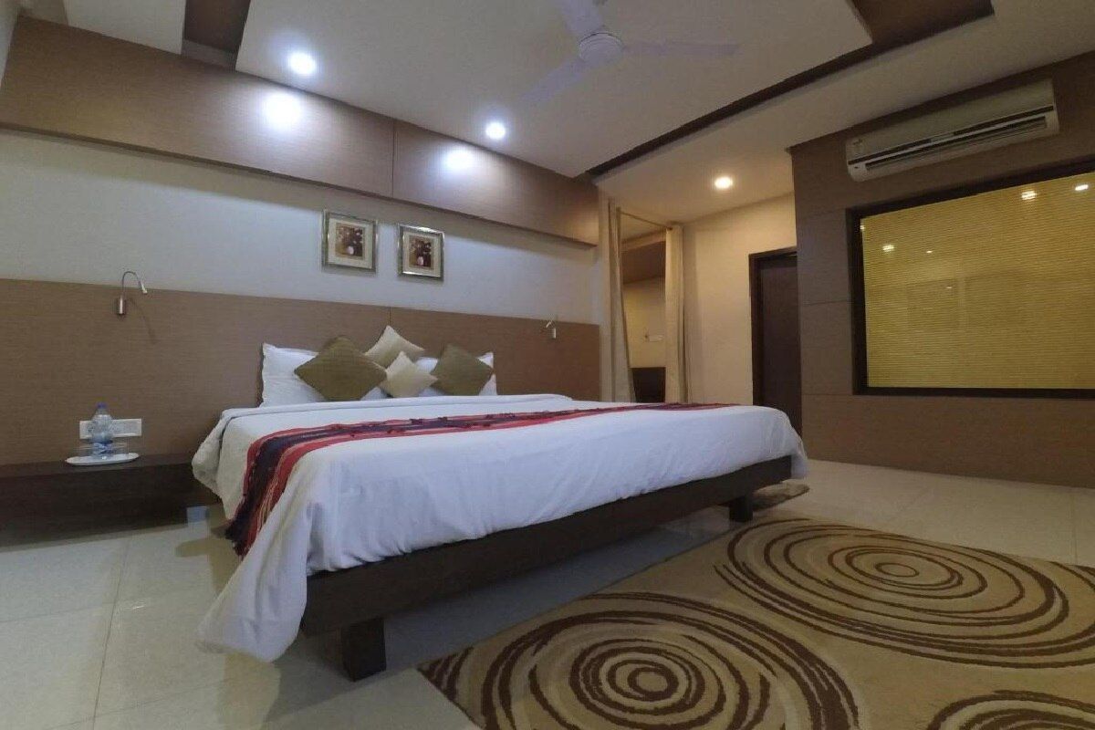 Club Room (Free access to Swimming Pool)