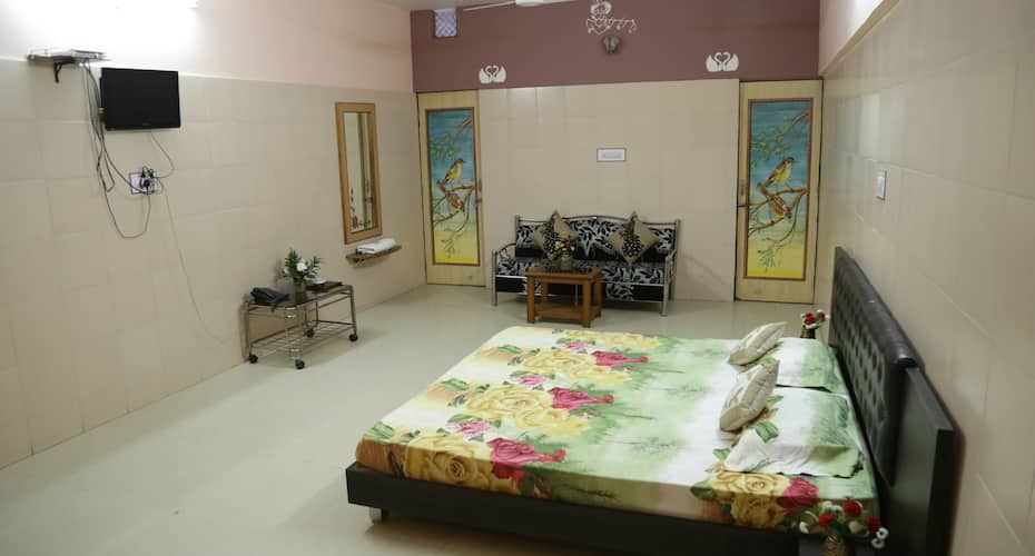 Shivam Palace & Resort Executive Double  Bed A/C  Room 3