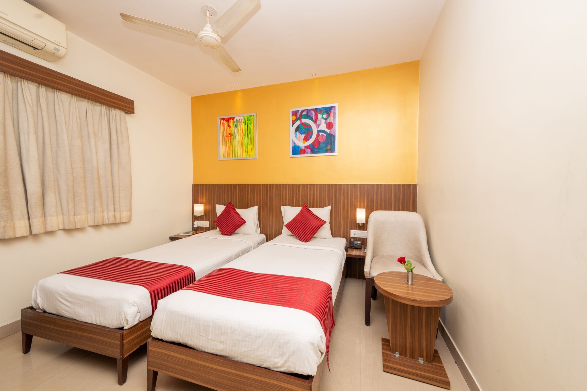 La Sara Comforts Standard King Twin Room 5