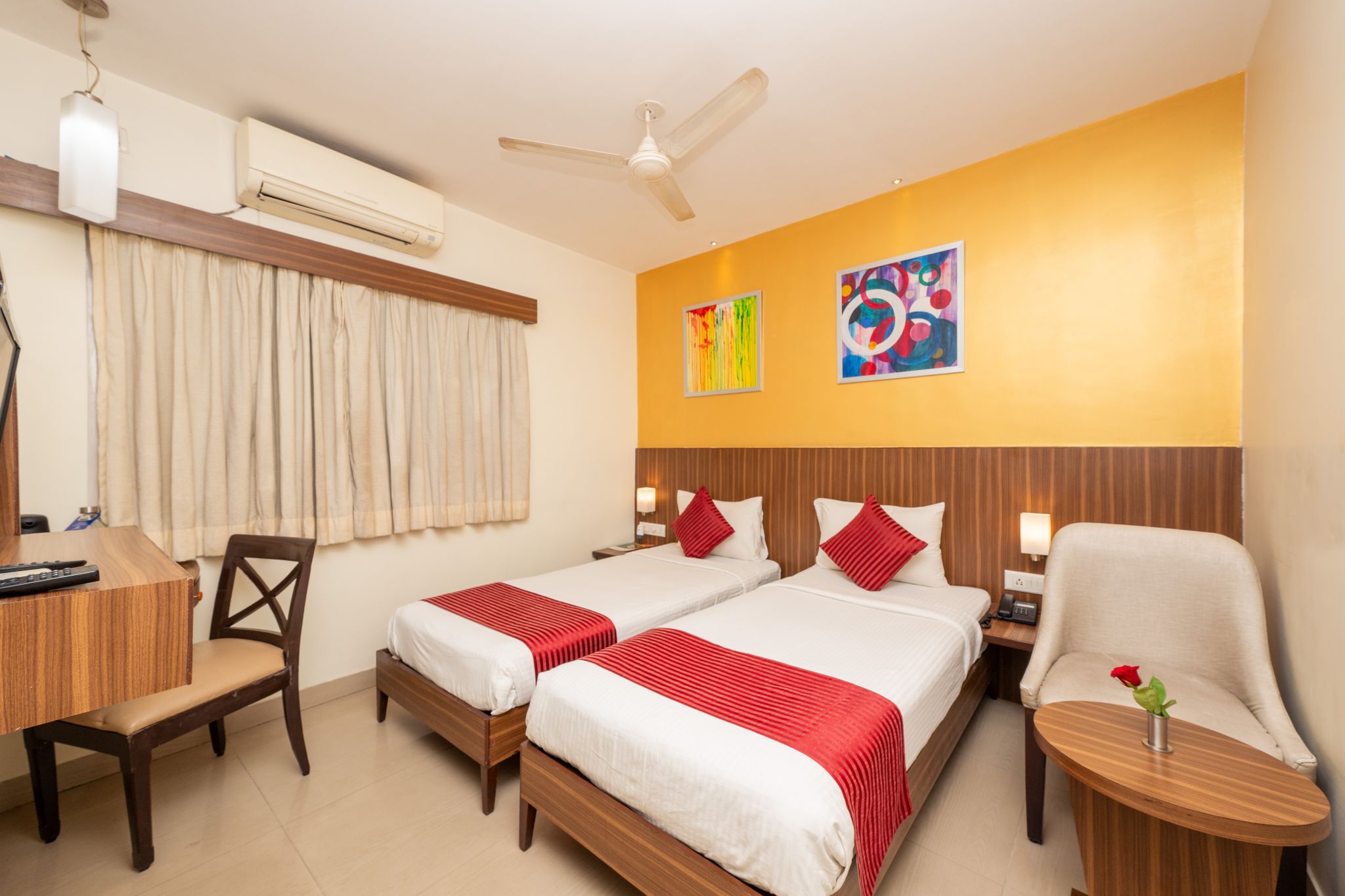 La Sara Comforts Standard King Twin Room 3