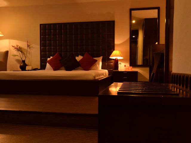 Presidential Suite with Bathtub