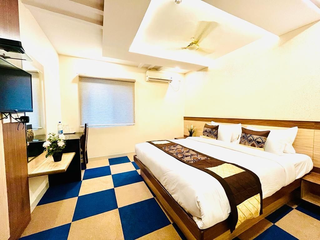 SM JUNIOR EXECUTIVE ROOM