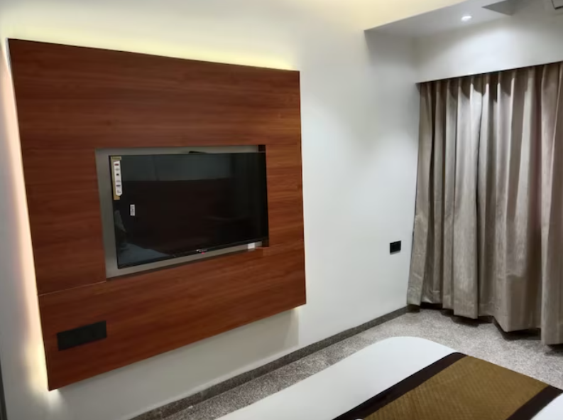 Hotel Sai Kamal Superior Double Room 6