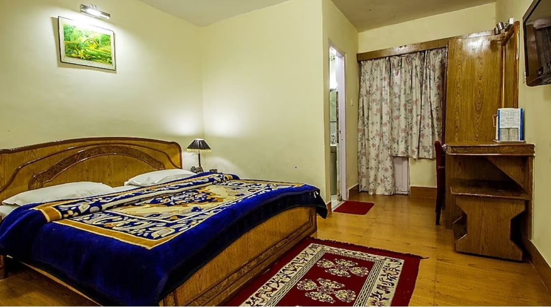 Hotel Himgiri Deluxe Room 4