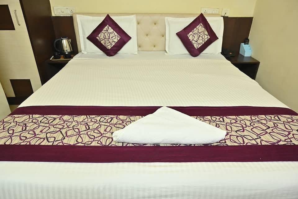 Hotel Pearl Deluxe Room 6