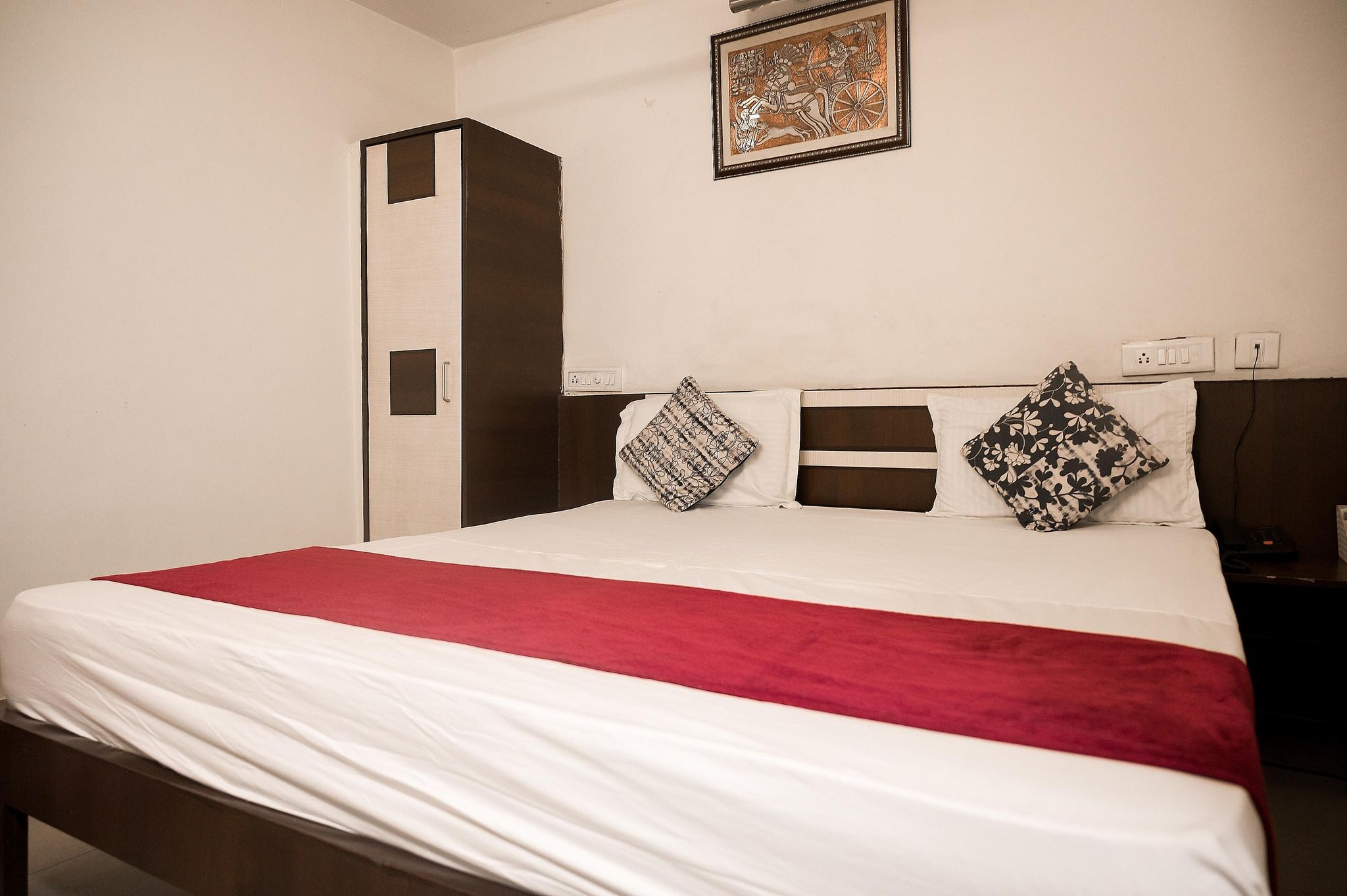 Hotel Pearl Deluxe Room 5