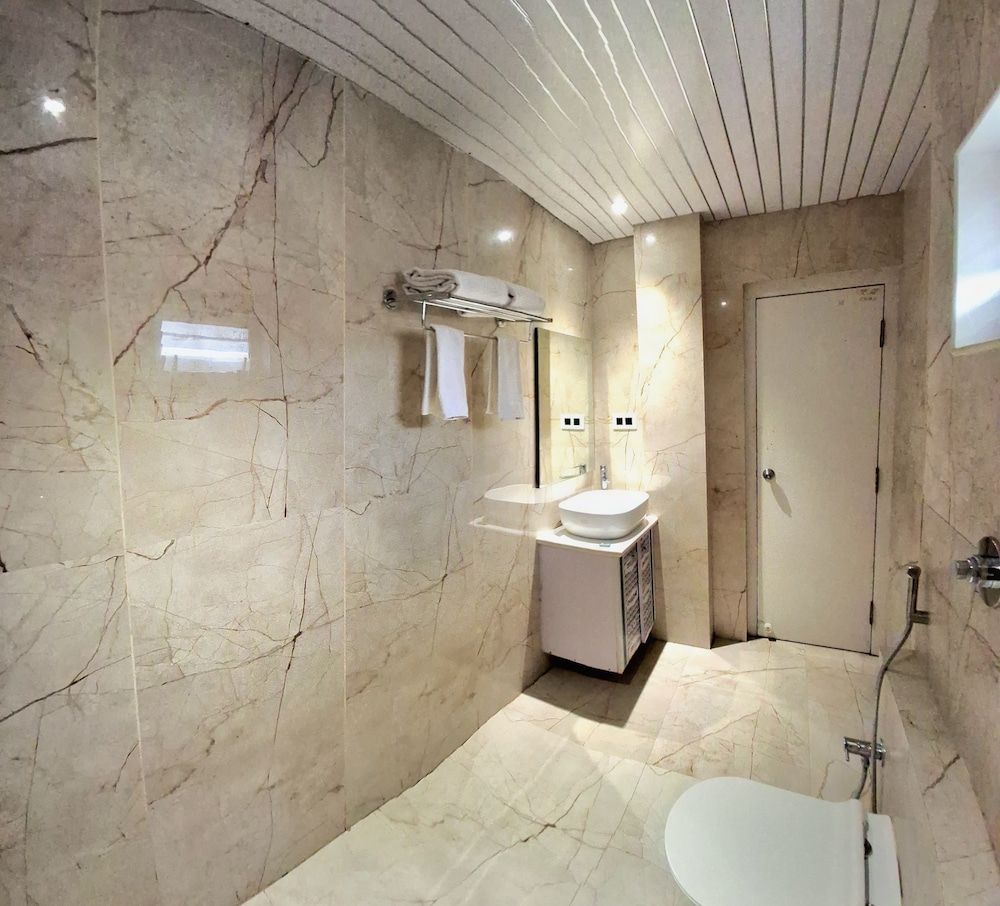 Hotel Relax Deluxe Room, City View 8