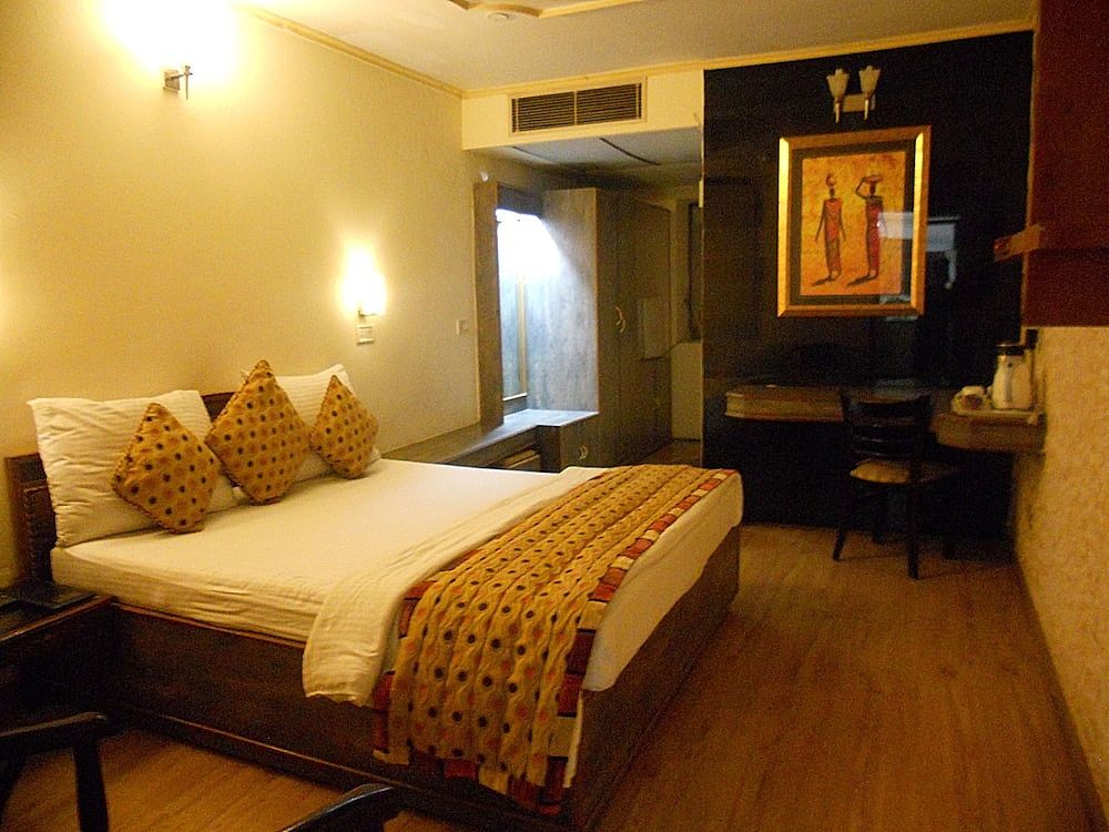 Hotel Aroma Classic Luxury Room 2