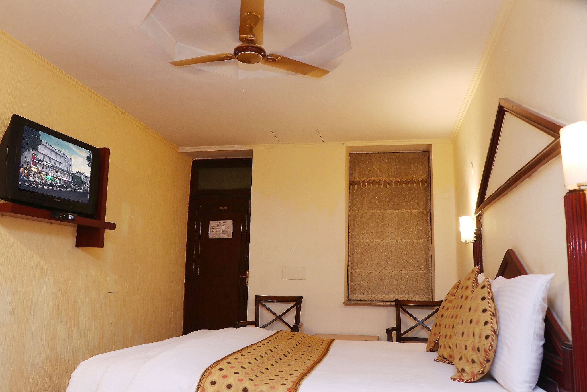 Hotel Aroma Classic Luxury Room 5