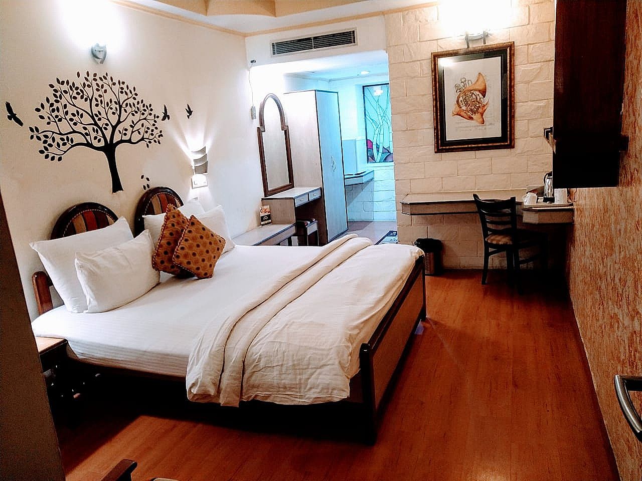 Hotel Aroma Classic Luxury Room